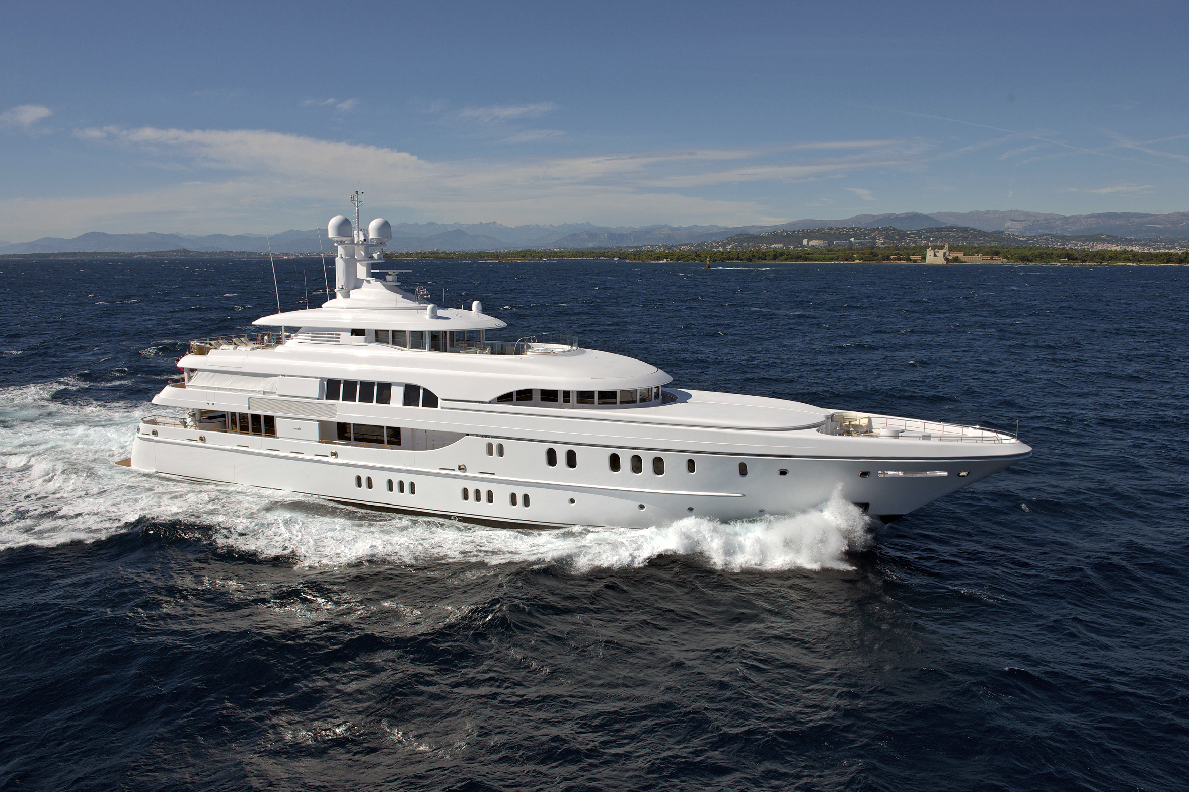 BELLA VITA charter specs and number of guests