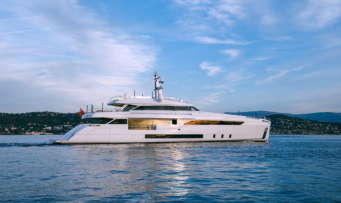 BARTALI charter specs and number of guests